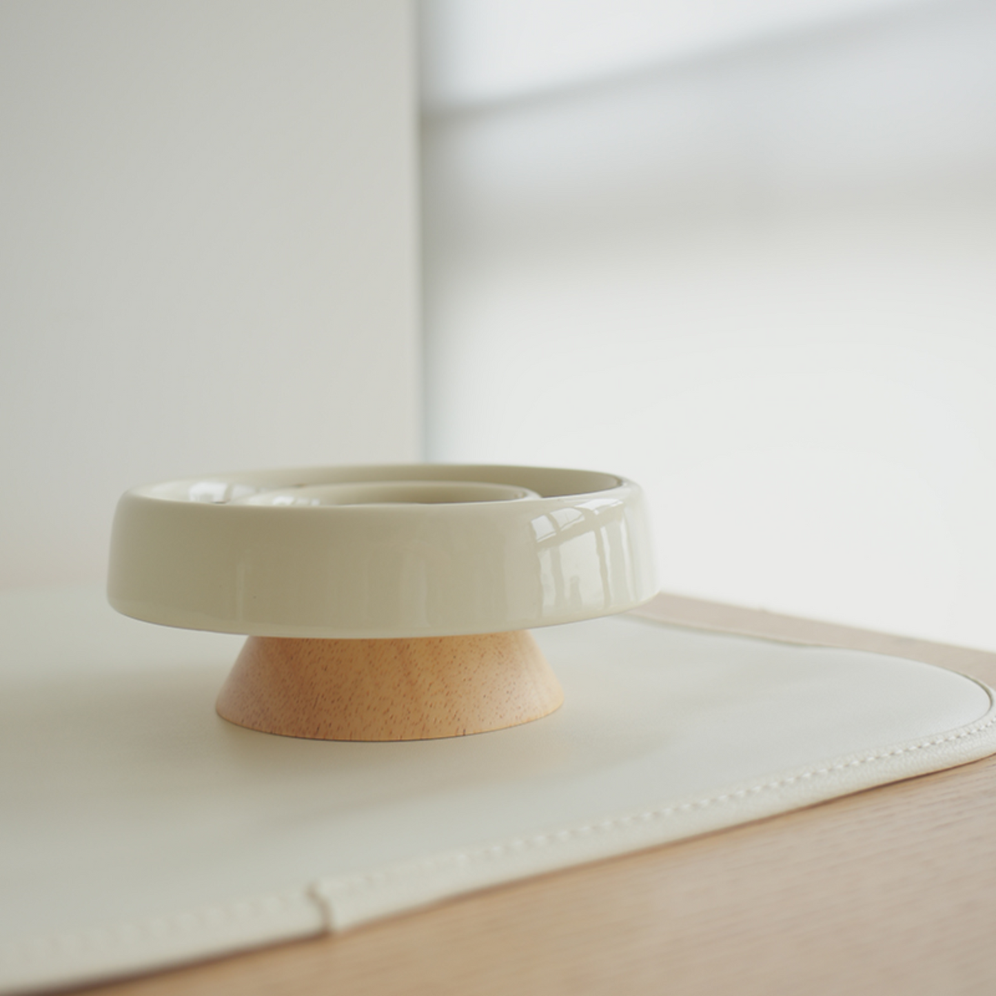 Mizunami Bowl™ – Slow Feeder with Solid Wood Base